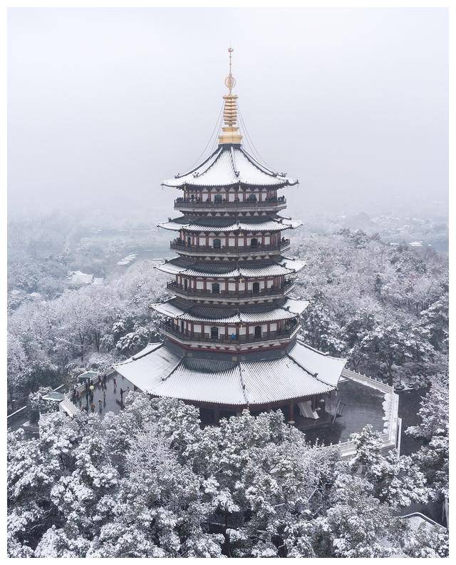 雷峰塔下真的有压了千年的白色虫子吗？探寻传说中的神秘生物