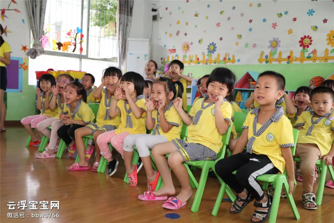 幼儿园开学首日盛况难控，家长孩子情绪高涨引发关注热议！澳门深度观察。