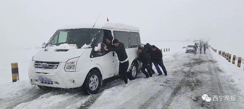 游客遭强迫购物大巴雪天停无人区事件揭秘，真相究竟如何？深度剖析背后隐情！一睹地方新闻独家报道。