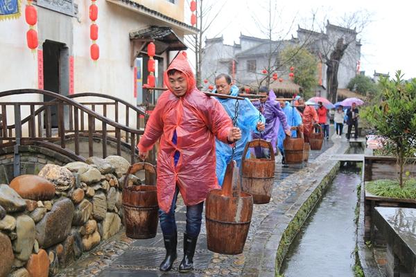 推荐，重磅！投资5万承包30亩鱼塘，神秘荷包红鲤鱼现身引发热议——是赚还是亏？悬念揭晓时刻来临。