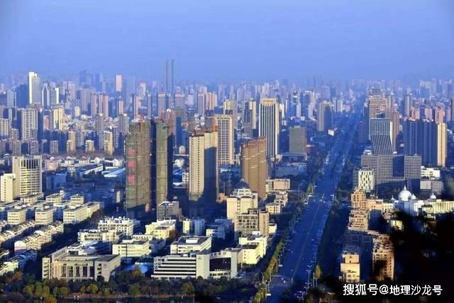 揭秘！中国21世纪超大特大城市榜单揭晓，哪些城市荣登荣耀殿堂？你所在的城市上榜了吗？！悬念重重引人瞩目。