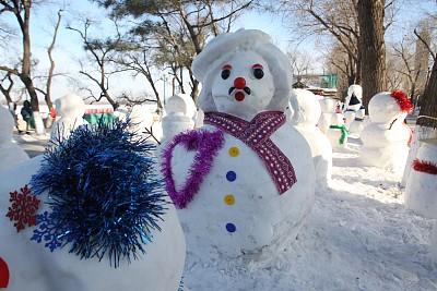 尔滨网红大雪人拆除引发争议！神秘背后的真相究竟如何？